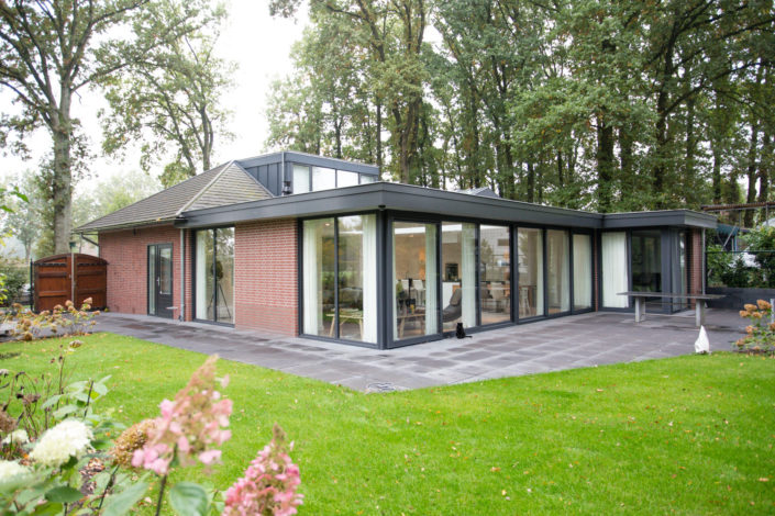 Project Alruco mooie ruime aanbouw met veel licht`