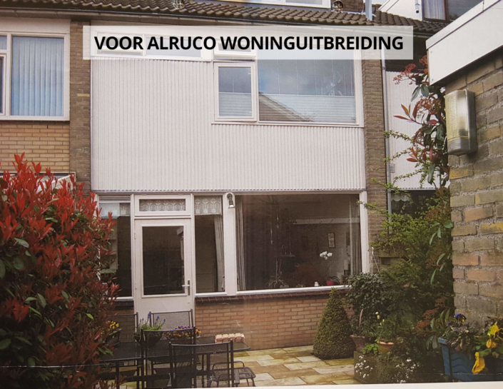 Korte serre bij tussenwoning