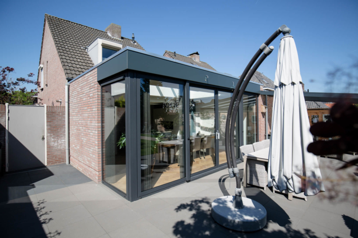 Moderne aanbouw met veel mogelijkheden