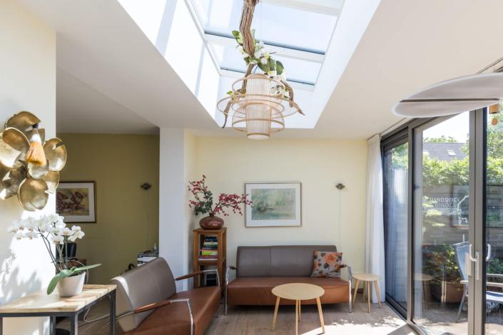 Uitbouw met lichtstraat van Alruco Serrebouw