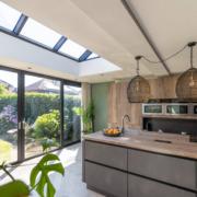 Uitbouw met lichtstraat van Alruco Serrebouw