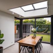 Uitbouw met lichtstraat van Alruco Serrebouw