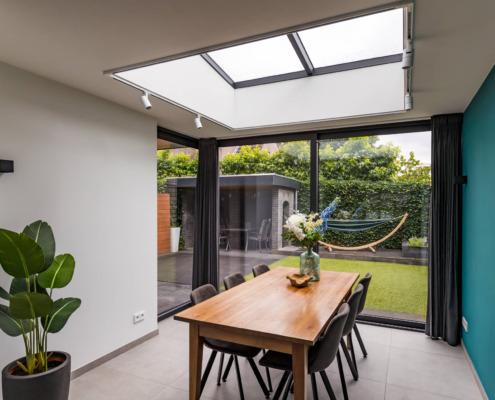Uitbouw met lichtstraat van Alruco Serrebouw