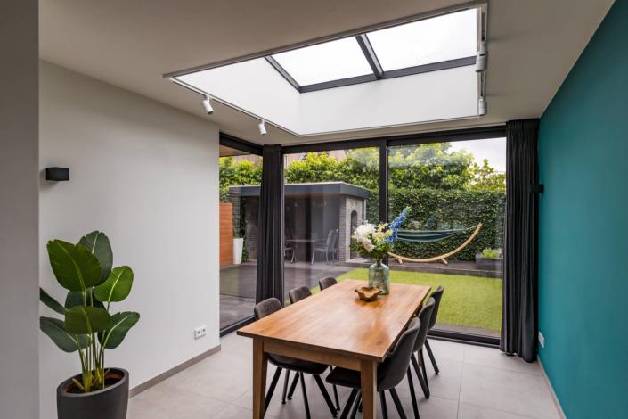 Uitbouw met lichtstraat van Alruco Serrebouw