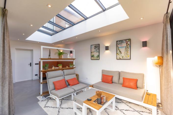 Uitbouw met lichtstraat van Alruco Serrebouw